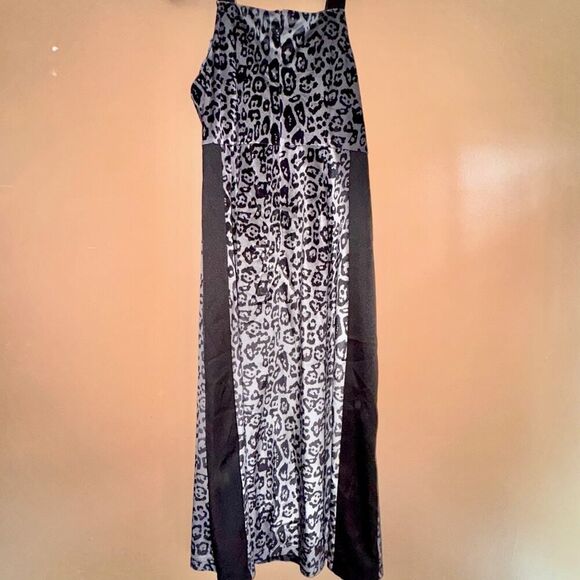 DAZY Women's Black Grey Cheetah Print Velour Shift Dress - Picture 9 of 9